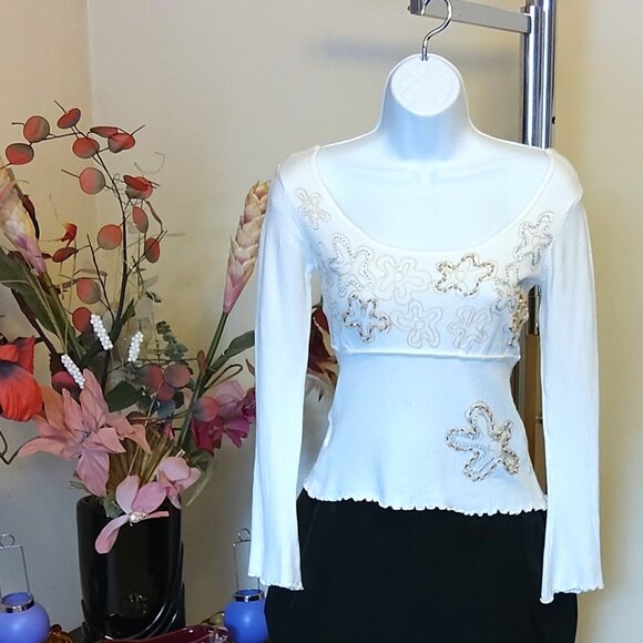 NWT Women’s Scoop Neck Long Sleeve White Embroidered Cardigan Sweater XS S - Picture 2 of 6